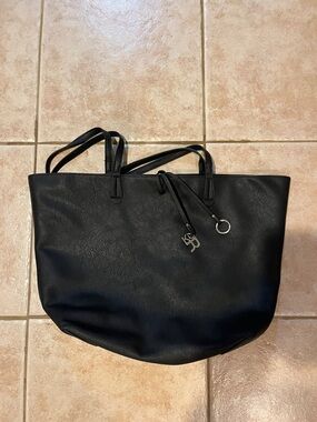 Kenneth Cole Reaction Tote Leather Purse.